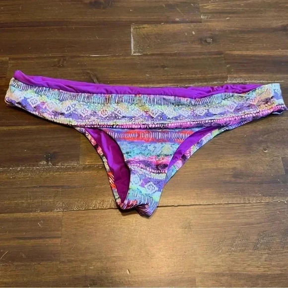 Milonga Swim Bikini Bottoms Size Large US 10 Striped Tribal Swimsuit - Picture 1 of 5